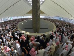 الحجاج يبدؤون رمي جمرة العقبة الكبرى (صورة أرشيفية)