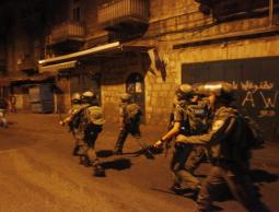 الاحتلال يعتقل 6 مواطنين بالضفة الليلة الماضية