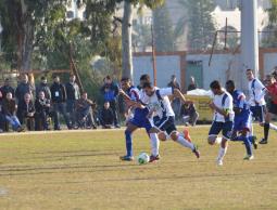 جانب من مباراة خدمات الشاطئ والهلال