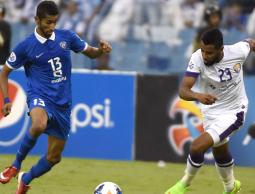 جانب من مباراة سابقة بين العين والهلال