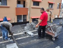 جانب من بناء أحد المقار الحكومية (الأرشيف)