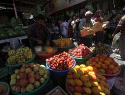 أسواق غزة تستقبل الشهر المبارك