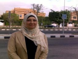 احدى المضيفات المحجبات في المطار