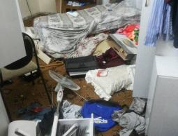 صورة من المنزل بعد مداهمه الاحتلال له 