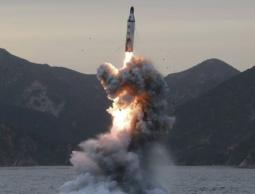 كوريا الشمالية تختبر صاروخا باليستيا