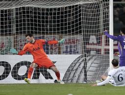 لحظة إحراز صلاح هدفه في توتنهام