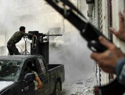 جنود من الجيش السوري الحر خلال إشتباك 