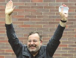 إعلامي الجزيرة أحمد منصور