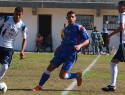 جانب من مباراة سابقة بين الشاطئ والهلال