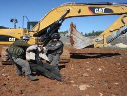 الاحتلال يصادر أراضي (أرشيف)