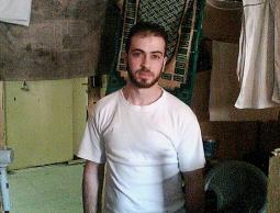 أحد المعتقلين المضربين عن الطعام بسجون السلطة