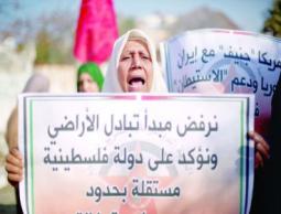 امرأة فلسطينية خلال مشاركتها بمظاهرة ضد مخطط كيري (أرشيف)