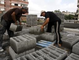 عمال بناء في غزة (الأرشيف)