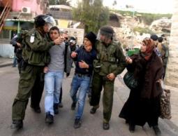 قوات الاحتلال تعتقل مواطنًا فلسطينيًا (أرشيف)