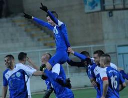 فرحة لاعبي دورا بالصعود للمحترفين