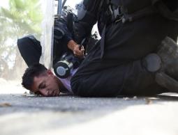 الاحتلال يعتقل مواطن بالضفة (الأرشيف)