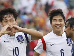 فرحة لاعبي كوريا الجنوبية بالفوز