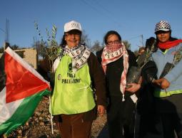 متضامنون اجانب مع الفلسطينيين  - ارشيف