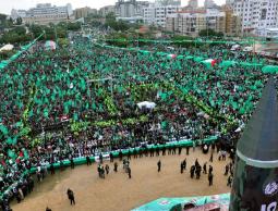 صورة للحشود الأولية قبل بدء المهرجان