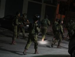 الاحتلال يعتقل 15 فلسطينيًا من الضفة والقدس