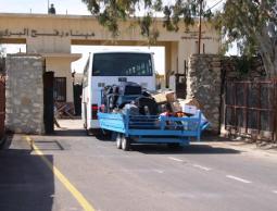 مسافرين عبر معبر رفح البري (الأرشيف)