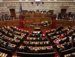 البرلمان اليوناني أقرّ القانون لإنقاذ الوضع المالي للحكومة المثقلة بديونها