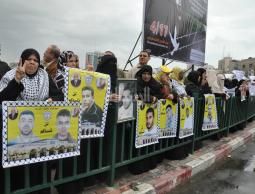 متضامنون مع الأسرى (الأرشيف)