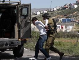 قوات الاحتلال تعتقل شابا شرق جنين