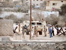 الجيش المصري يداهم منازل رفح المصرية  (أرشيف)