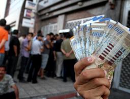 رواتب الموظفين  (أرشيف)