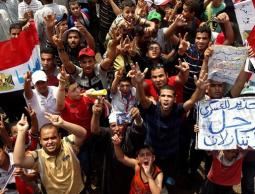 مواطنين مصريين يحتجون ضد المجلس العسكري (الأرشيف)