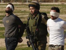 الاحتلال يعتقل شبان من مدن الضفة (أرشيف)