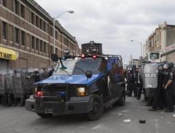 يتصاعد التوتر العرقي إثر مقتل شاب أسود في بالتيمور بولاية ميريلاند الأميركية