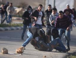 اصابة مواطن خلال مواجهات مع الاحتلال (أرشيف)