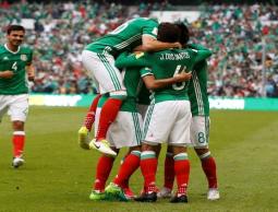 فرحة لاعبي المكسيك بالفوز