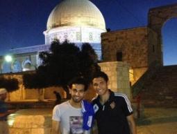  صلاح والنني أمام مسجد قبة الصخرة 
