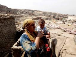 فقراء داخل الأحياء الشعبية في مصر (أرشيف)