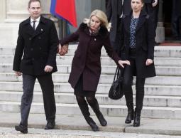 سقوط رئيسة الوزراء الدنماركي أمام الإليزيه