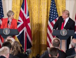الرئيس الأميركي دونالد ترمب ورئيسة الوزراء البريطانية تيريزا ماي 