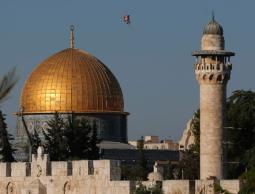 الاحتلال يقر "منع الآذان" نهائيا ويمنح صلاحيات باقتحام المساجد