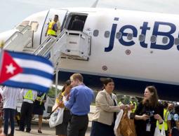 أول طائرة ركاب أمريكية تهبط في كوبا منذ نصف قرن