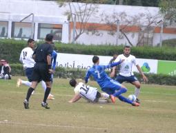 جانب من مباراة الهلال وخدمات الشاطئ