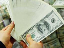 الدولار يسجل أعلى مستوى هذا العام