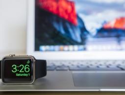 Apple_Watch_and_MacBook_Air-598x337