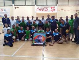 صورة جماعية للفريقين