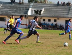 جانب من مباراة خدمات الشاطئ والهلال