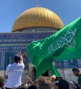 رفع علم حماس في الاقصى