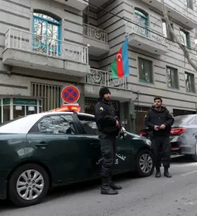 أذربيجان تعتزم إخلاء سفارتها في إيران اليوم بعد تعرضها لهجوم