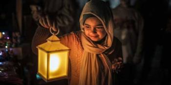 رغم الدمار فوانيس غزة تضيء عتمة الحرب