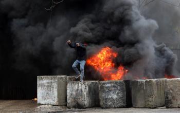 مواجهات بين المتظاهرين الفلسطينيين وقوات الاحتلال الإسرائيلي في مدينة الخليل